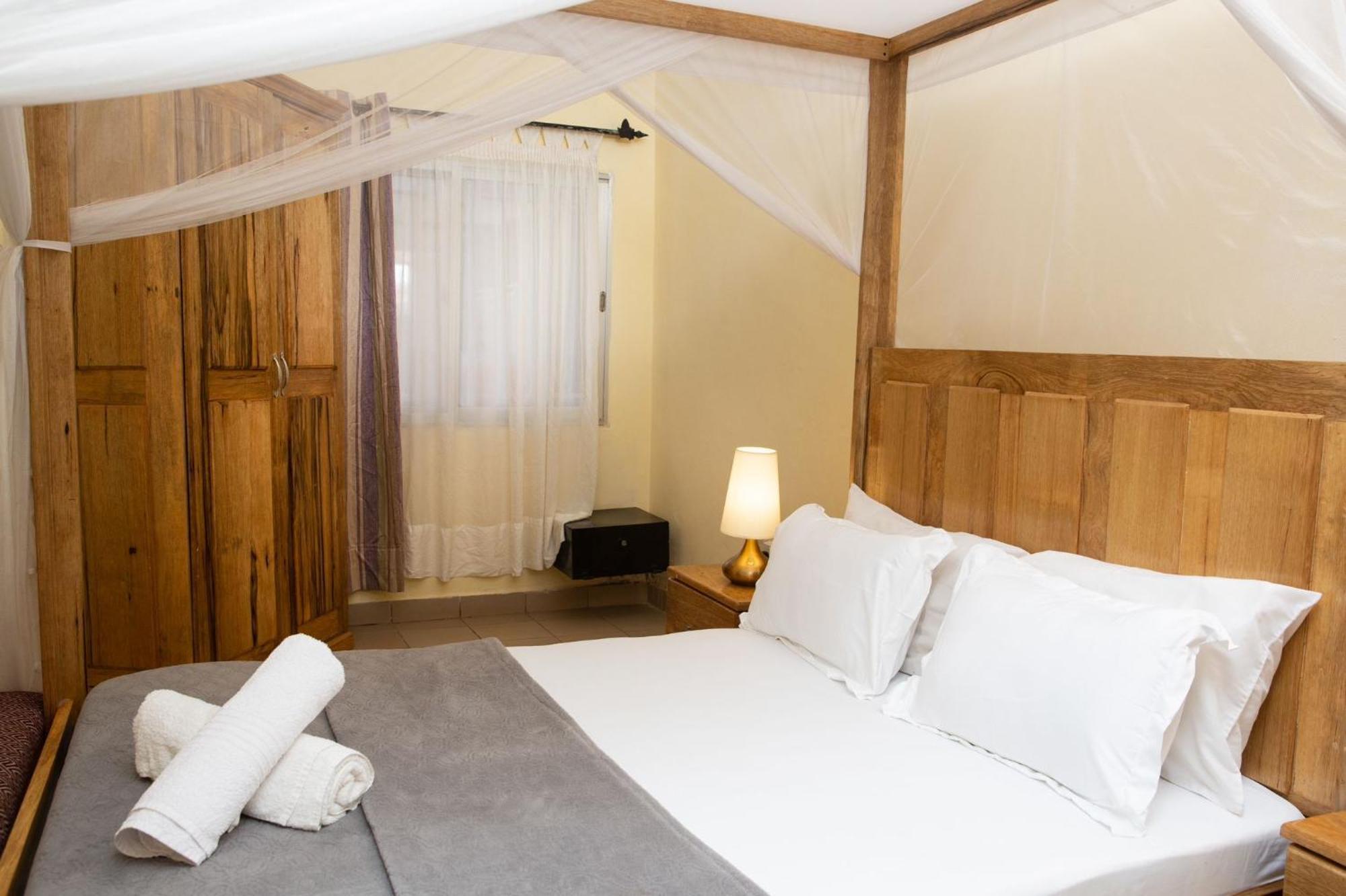 Large Double Room,1619782456:JPEG